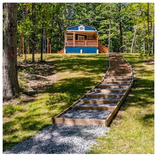 Cozy Mountain Cabin retreat. With fire-pit. Near Shenandoah National Park.