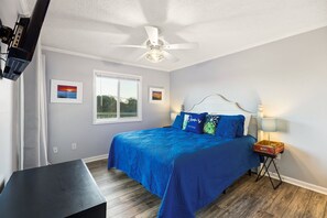 2 bedrooms, iron/ironing board, free WiFi, bed sheets - Ocean's Outside: Relaxing Oceanfront Escape (Kill Devil Hills)