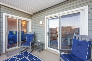 Terrace/patio - Ocean's Outside: Relaxing Oceanfront Escape (Kill Devil Hills)