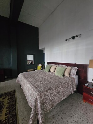 1 bedroom, iron/ironing board, Internet, bed sheets - In the heart of PueblitoFast Wifi•Private Apt-Street Entry-Garden-CableTV (San Pedro Tlaquepaque)