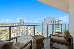 Property grounds - 2bedroom Lyfe resort Apartment over the beach (Hollywood)