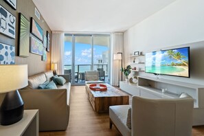 TV - 2bedroom Lyfe resort Apartment over the beach (Hollywood)