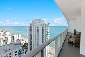 Property grounds - 2bedroom Lyfe resort Apartment over the beach (Hollywood)