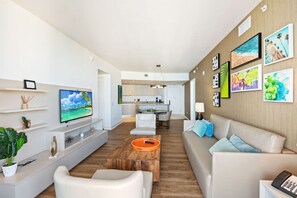 TV - 2bedroom Lyfe resort Apartment over the beach (Hollywood)
