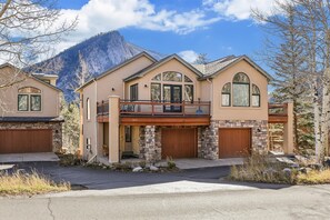 Exterior - Mount Royal Lookout: Cozy 3-Bedroom Retreat in Frisco - New Listing! (Frisco)