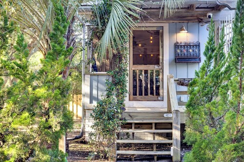 Hidden Oasis with Hot Tub, Fire Pit & Kayaks