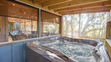 Indoor spa tub