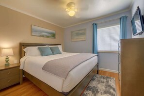 2 bedrooms, iron/ironing board, travel cot, free WiFi - Mission Beach King Bed + Rooftop • FREE Bikes (San Diego)
