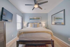 2 bedrooms, iron/ironing board, travel cot, free WiFi - Rooftop Ocean Views • BBQ • FREE Bikes & Surf gear (San Diego)