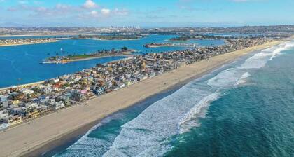 Rooftop Ocean Views • BBQ • FREE Bikes & Surf gear