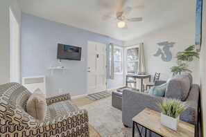 Smart TV, offices - Beachside | Garage Parking - FREE Bikes & Gear (San Diego)