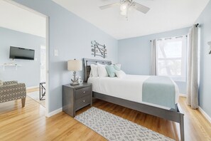 Iron/ironing board, travel cot, free WiFi, bed sheets - Beachside | Garage Parking - FREE Bikes & Gear (San Diego)