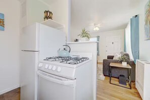 Interior - 🌊 New! 1BR Mission Beach | Steps to Bay & Beach | Bikes Included (San Diego)