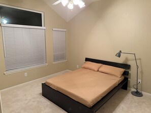 5 bedrooms, iron/ironing board, WiFi, bed sheets