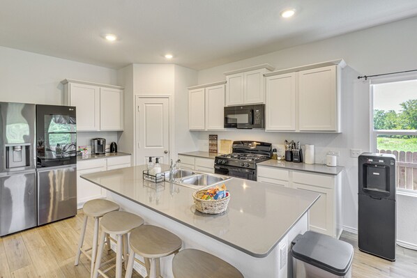 Microwave, stovetop, dishwasher, coffee/tea maker