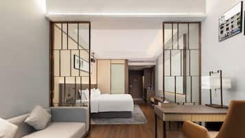 Escritorio, espacio para trabajar con laptop y wifi gratis