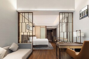 Habitación individual de lujo, vista a la ciudad | Escritorio, espacio para trabajar con laptop y wifi gratis 