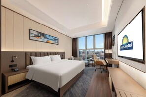 Desk, laptop workspace, free WiFi - Guangzhou Days Hotel  (Guangzhou)