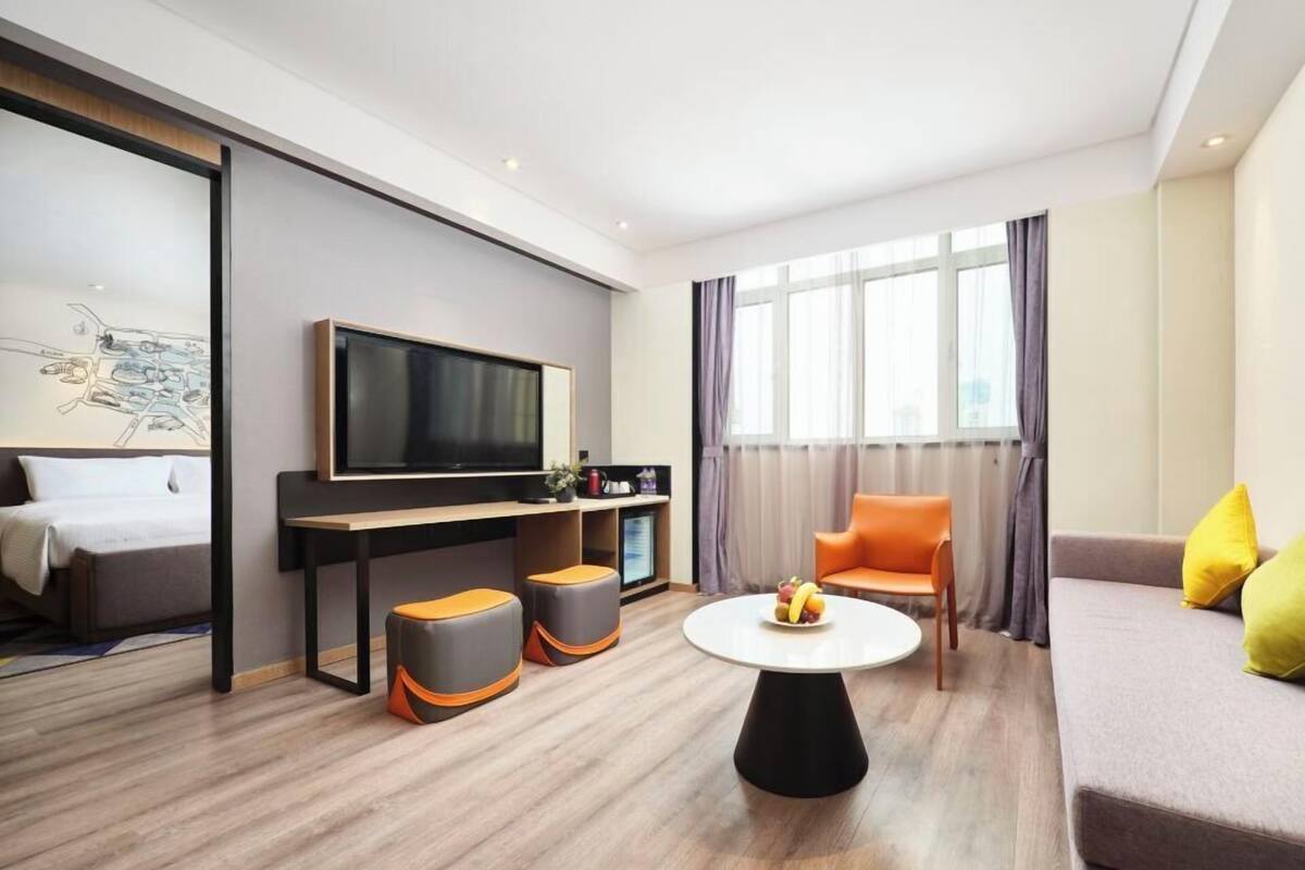 行政开间套房 | 客房内保险箱、遮光窗帘、隔音、免费 WiFi