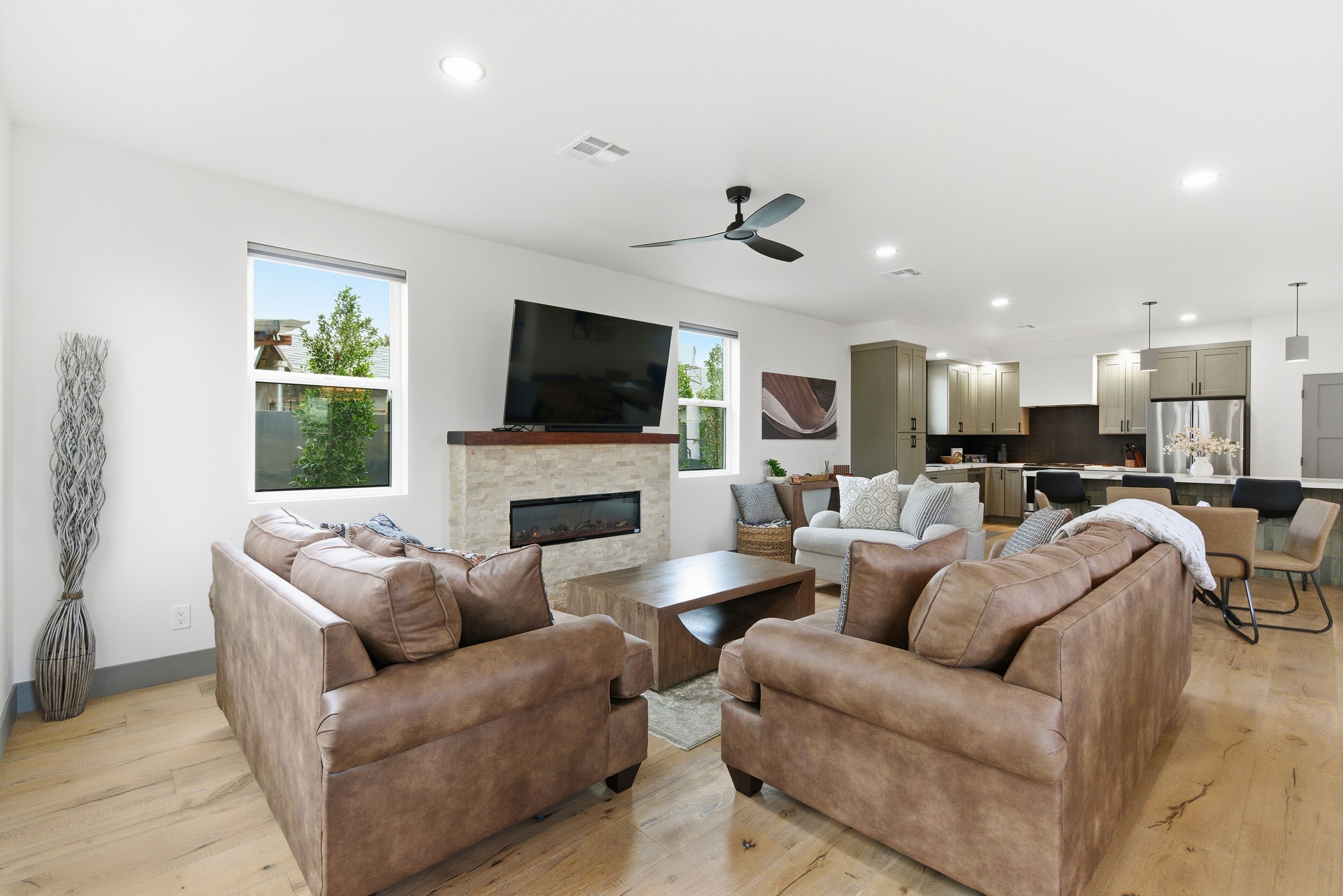 Een smart-tv, videogames, boeken en een stereo