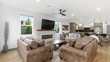 Een smart-tv, videogames, boeken en een stereo