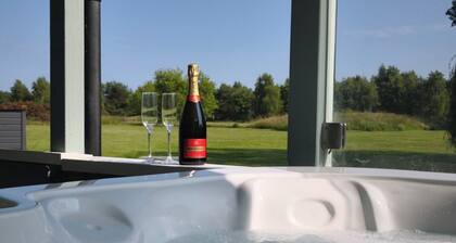 Stargaze Lodge Fritton: Luxury With Hot Tub