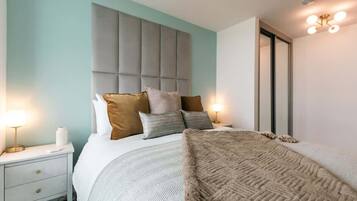 Iron/ironing board, WiFi, bed sheets