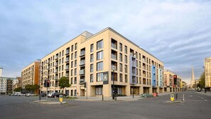 Exterior - Crown Quarter Penthouse - City View (Southampton)