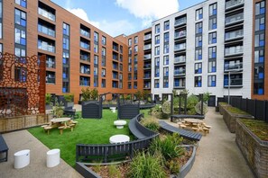 Outdoor dining - Crown Quarter Penthouse - City View (Southampton)