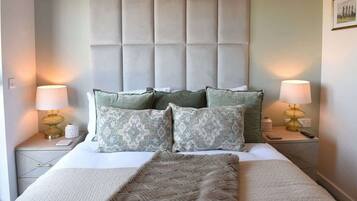 BĂŒgeleisen/BĂŒgelbrett, WLAN, BettwĂ€sche