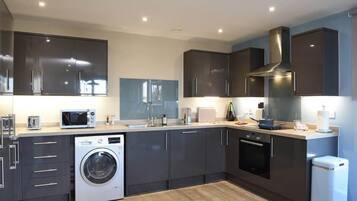 KĂŒhlschrank, Mikrowelle, Ofen, GeschirrspĂŒler