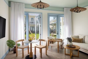 Suite, 1 Bedroom | Living area