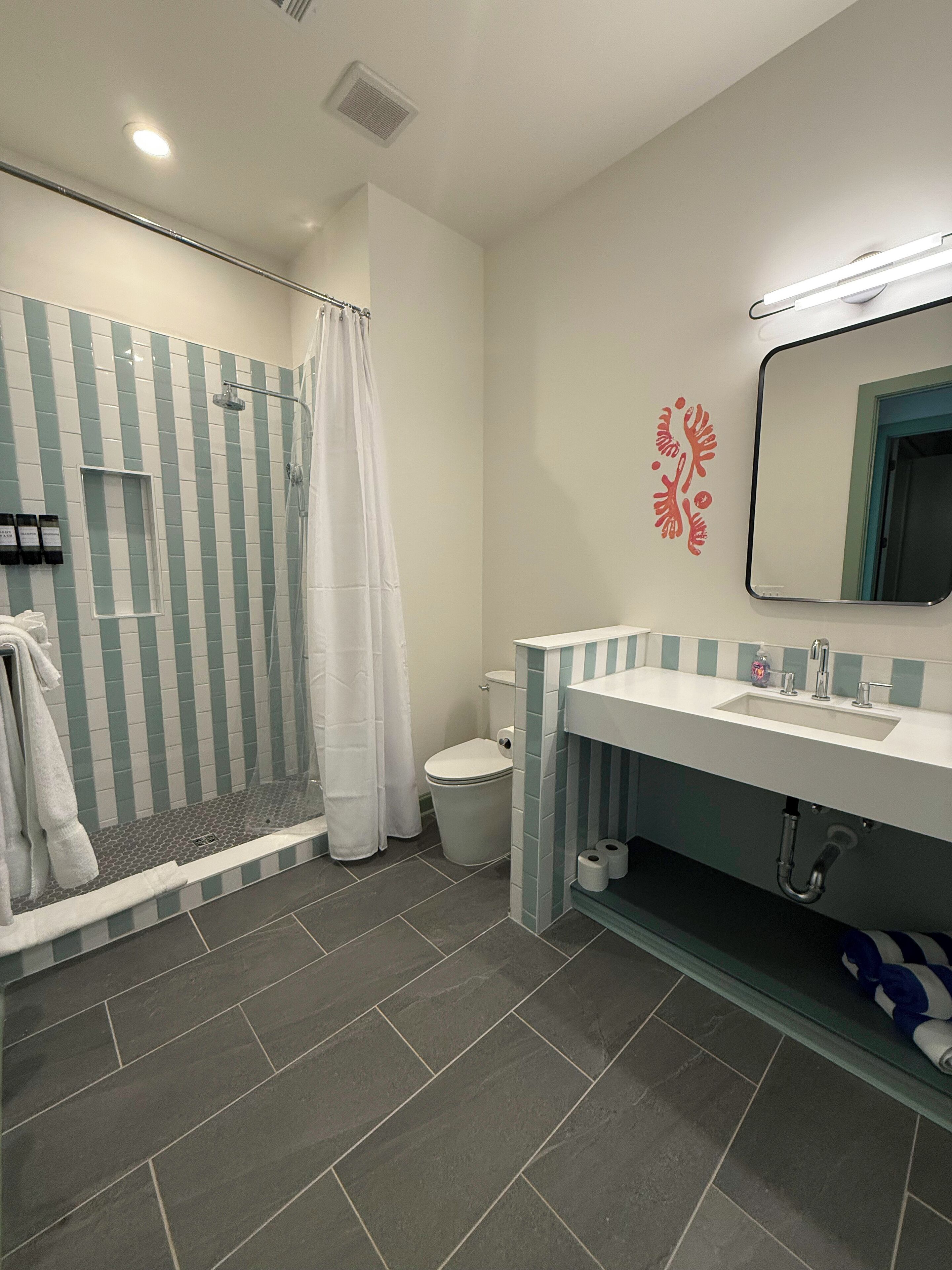 套房, 泳池景观 | 浴室 | 免费洗浴用品、吹风机、毛巾