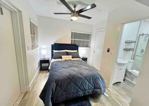 3 bedrooms, iron/ironing board, free WiFi, bed sheets - Tropical paradise, 3/2 house near the beach, heated pool (Fort Lauderdale)