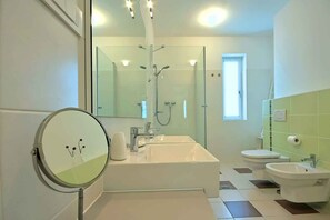 Bathroom - Villa with swimming pool and use of sports courts (Butkovici)