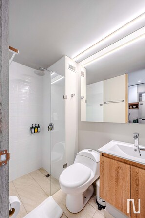 Shower, hair dryer, towels - NOK Modern Studio in Chapinero (Bogotá)