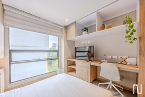 1 habitación, escritorio, tabla de planchar con plancha y wifi 