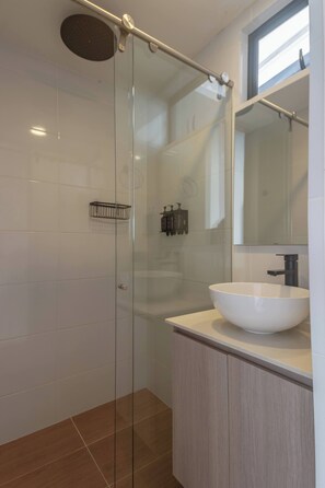 Shower, hair dryer - NOK Perfect 1BR w/ Balcony in Laureles Medellín (Medellín)
