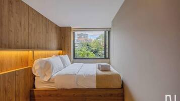 3 habitaciones, tabla de planchar con plancha, wifi y ropa de cama