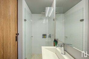 Shower, hair dryer, towels - NOK Luxury Studio in Chapinero (Bogotá, D.C.)