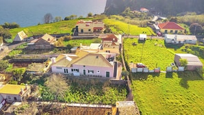 A coastal village with houses, a road, and a view of the sea. - Studio Apartment (Santana)
