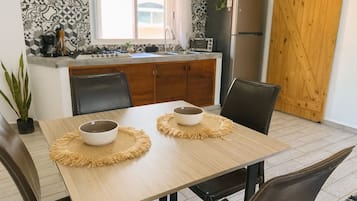 Apartamento, banheiro privativo, vista para a cidade | Sala de jantar