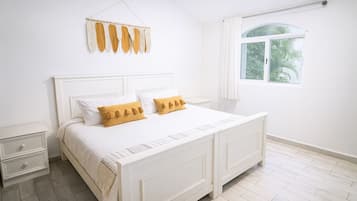 Apartamento, banheiro privativo, vista para a cidade | Espaço de trabalho para notebook, quartos à prova de som