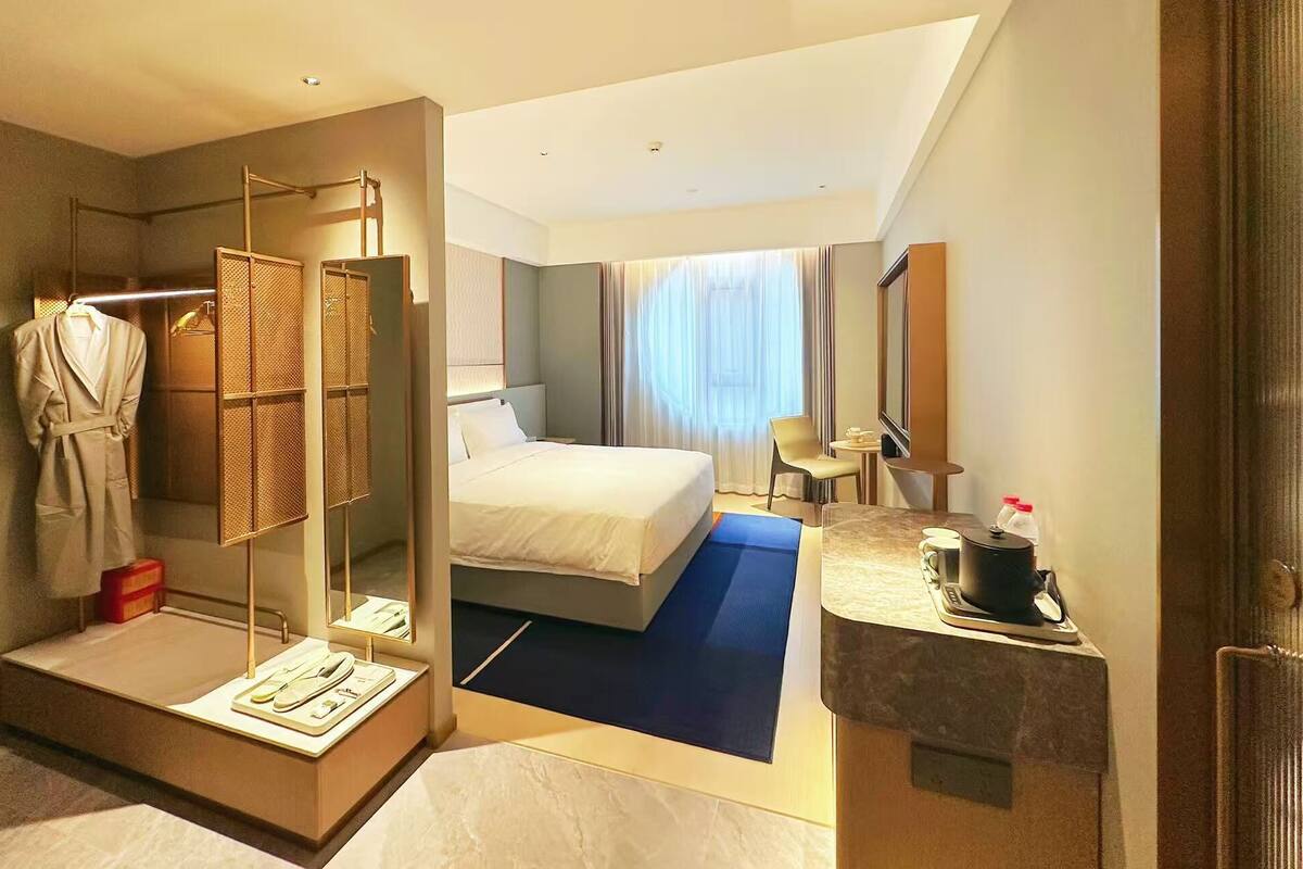 Double Room, City View | Desk, laptop workspace, free WiFi