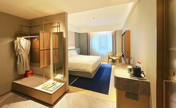 Double Room, City View | Desk, laptop workspace, free WiFi