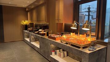 Free daily buffet breakfast