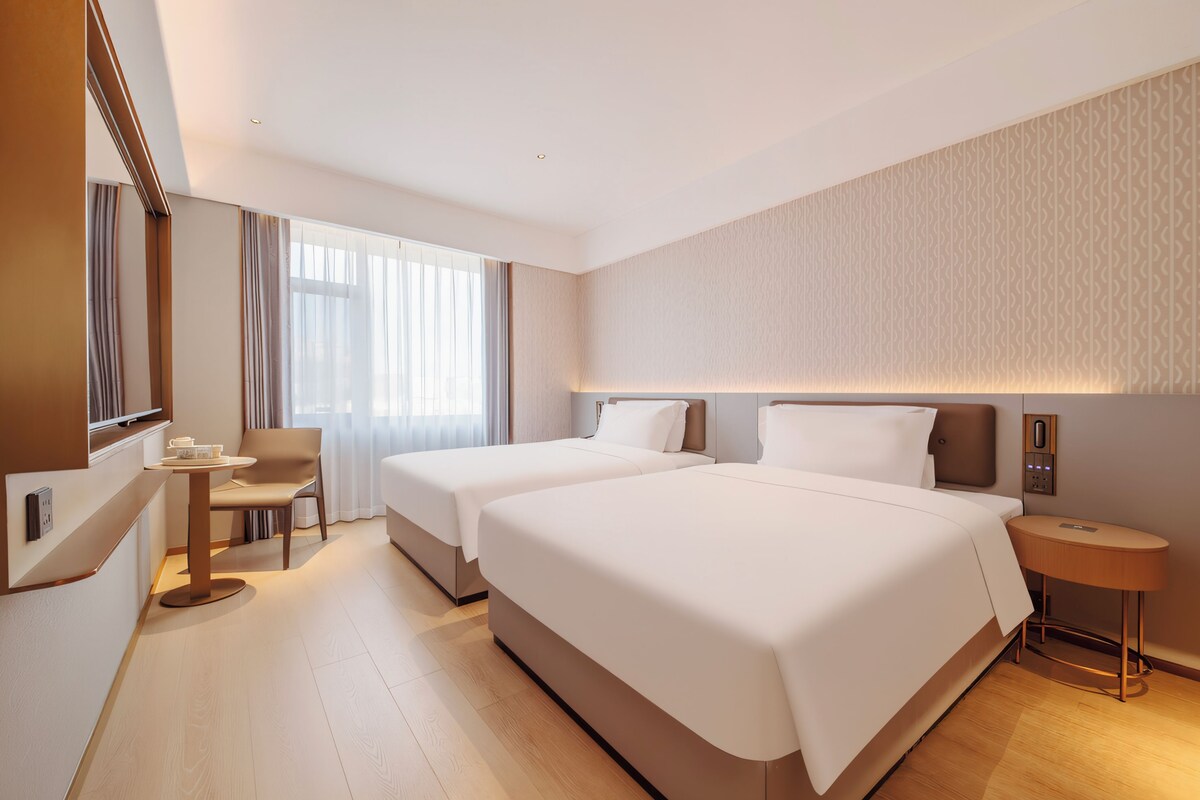 Superior Twin Room | Premium bedding, down comforters, memory foam beds, minibar (free items)