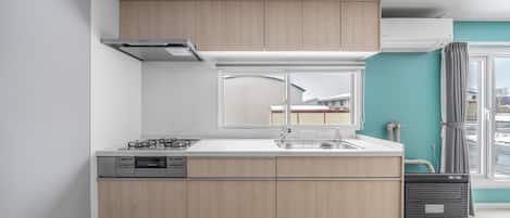 Kühlschrank, Mikrowelle, Ofen, Herdplatte