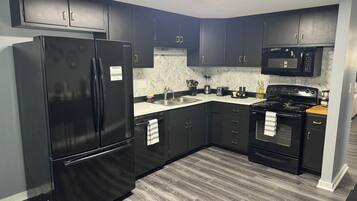 Micro-ondes, four, plaque de cuisson