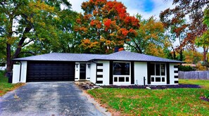 Exterior - Fantastic 4-bedroom house with AC in charming Lafayette (Lafayette)